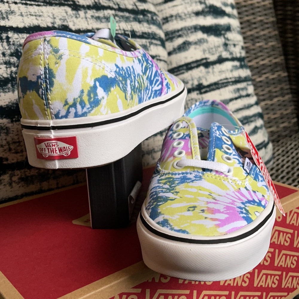 Vans Tie-Dye Canvas Low-Top Sneakers in Blue, Pink, Yellow - Picture 10 of 16